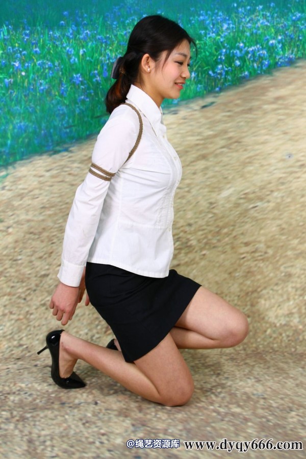典雅倩影 - 509-押解女白领哓哓 第 33 张图片