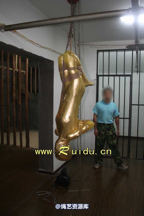 锐度主张 - 20070921第34期 影片胶衣紧缚悬吊图片 第 146 张图片