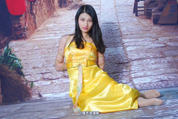 唯美之家 - 新模萧萧黄礼服 第 66 张图片