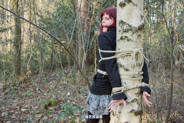 limitedaudience - 2012 scarlett stuck in the woods 第 8 张图片