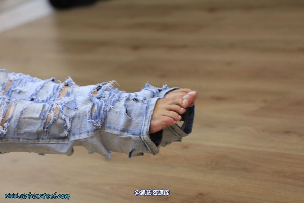 girlsinsteel - Hot jeans girl cuffed on a chair 第 20 张图片