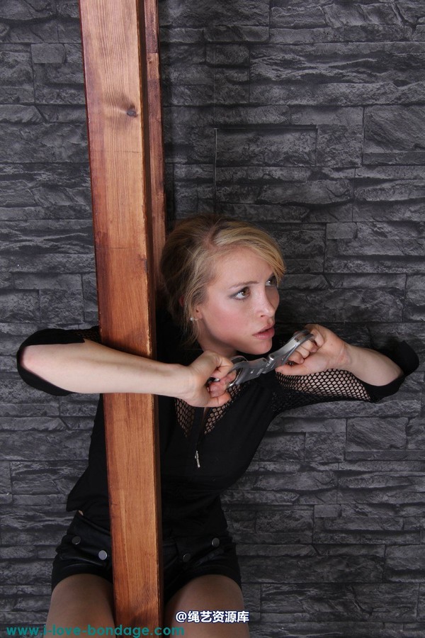 girlsinsteel - DDR handcuffs 第 23 张图片