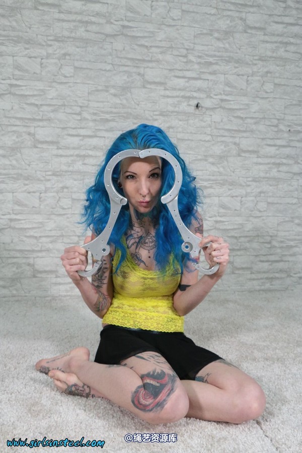 girlsinsteel - Tattoo model very helpless 第 11 张图片