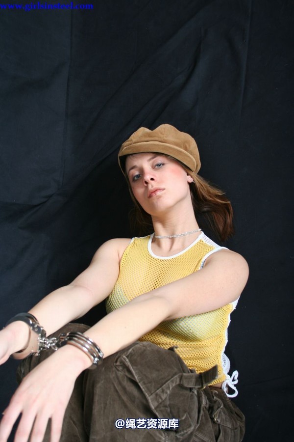 girlsinsteel - Miri in cuffs 第 99 张图片