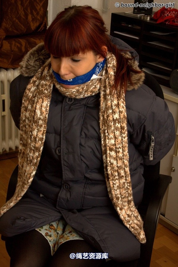 bound-neighbor-girl - Susan - Tied up in winter clothes 2 第 12 张图片