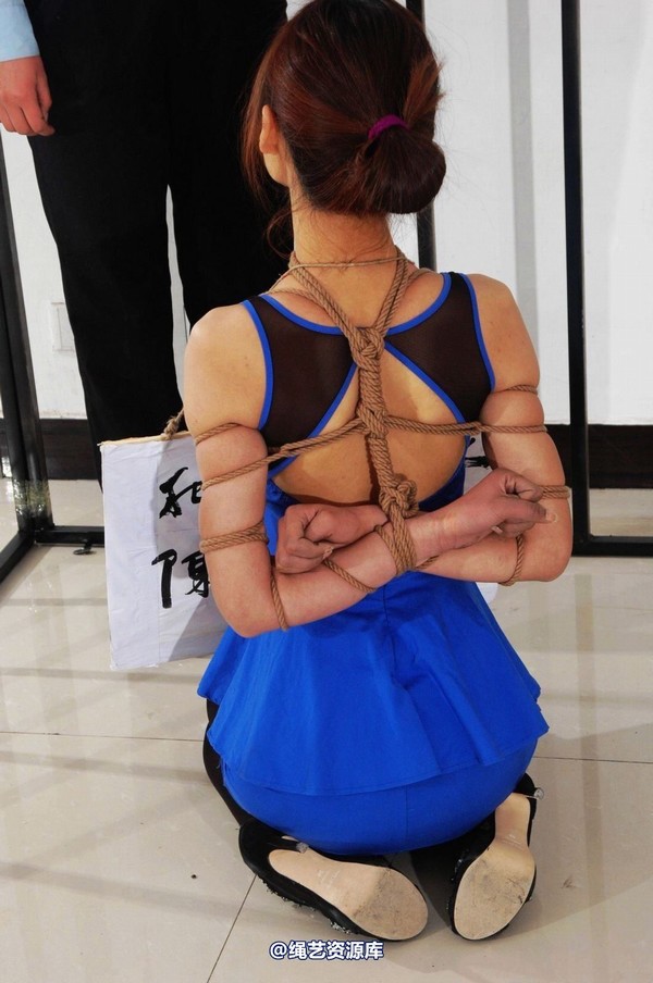 mj影视 - 倾心 前凸后翘的性感黑丝女犯-2013-03-26 第 122 张图片