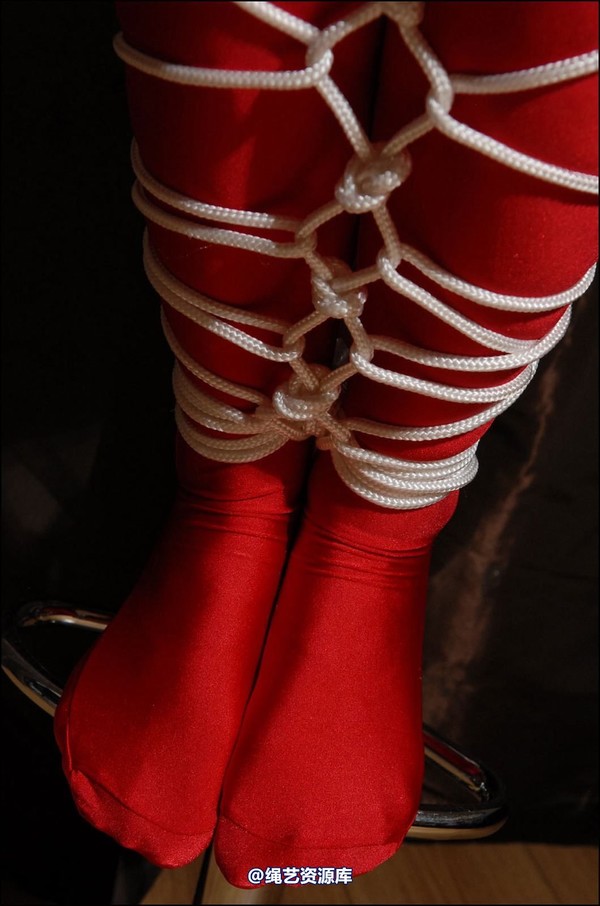 simplytied - Lou in red catsuit 第 35 张图片