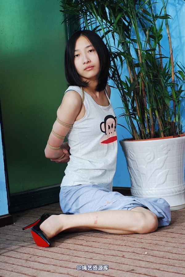 唯美之家 - 白雪试服装2 第 4 张图片