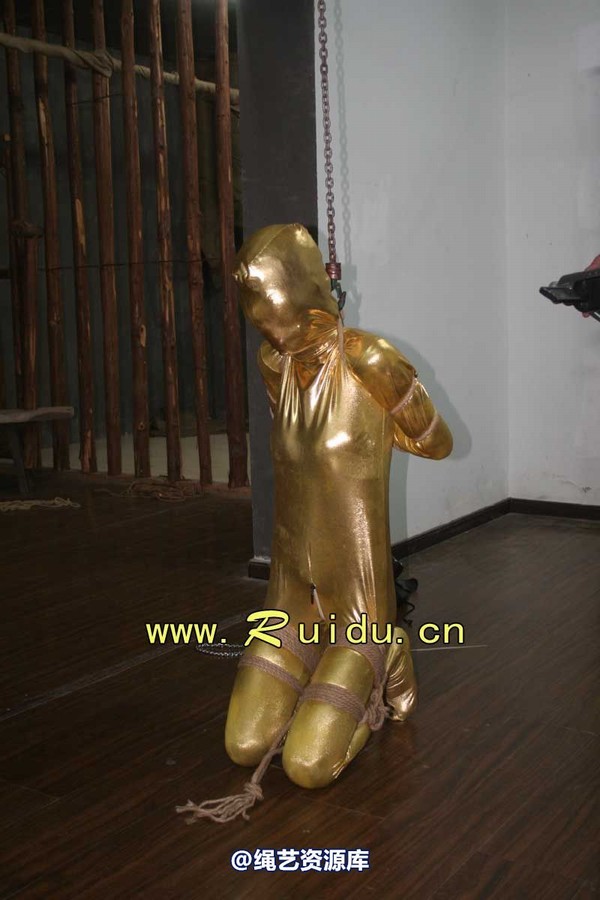 锐度主张 - 20070921第34期 影片胶衣紧缚悬吊图片 第 51 张图片