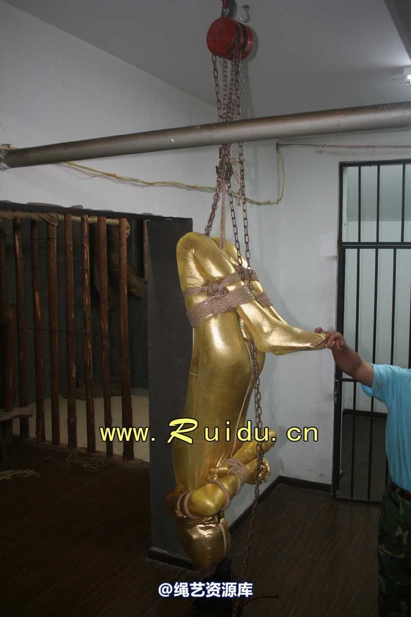 锐度主张 - 20070921第34期 影片胶衣紧缚悬吊图片 第 188 张图片