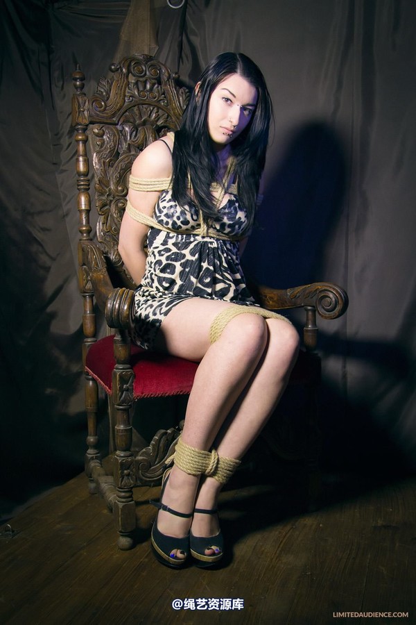 limitedaudience - 2013 stacey von tied on throne 2 第 1 张图片