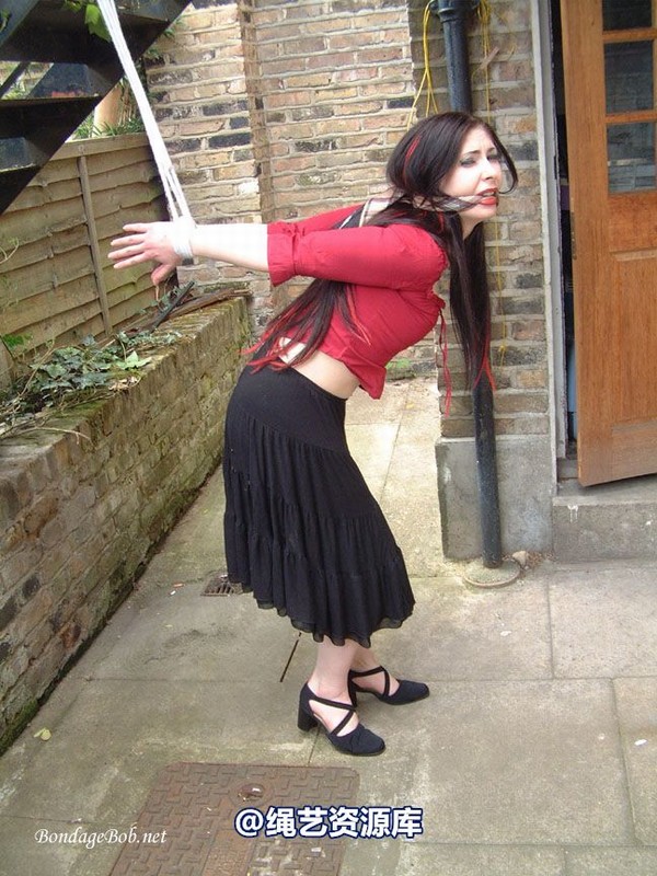 bondagebob - Lydia Tied Outdoors 第 65 张图片
