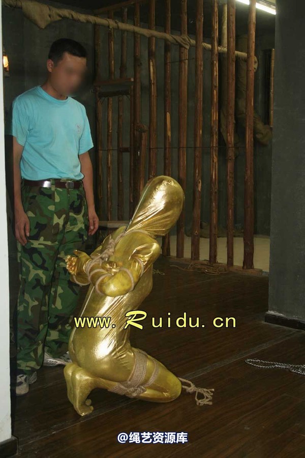 锐度主张 - 20070921第34期 影片胶衣紧缚悬吊图片 第 29 张图片