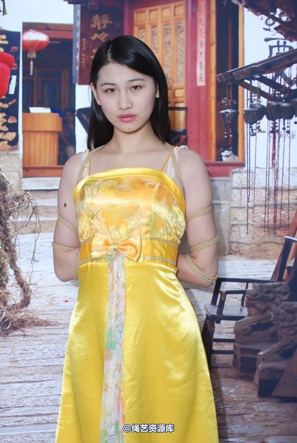 唯美之家 - 新模萧萧黄礼服 第 46 张图片