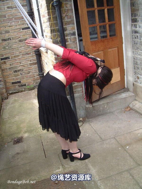 bondagebob - Lydia Tied Outdoors 第 67 张图片