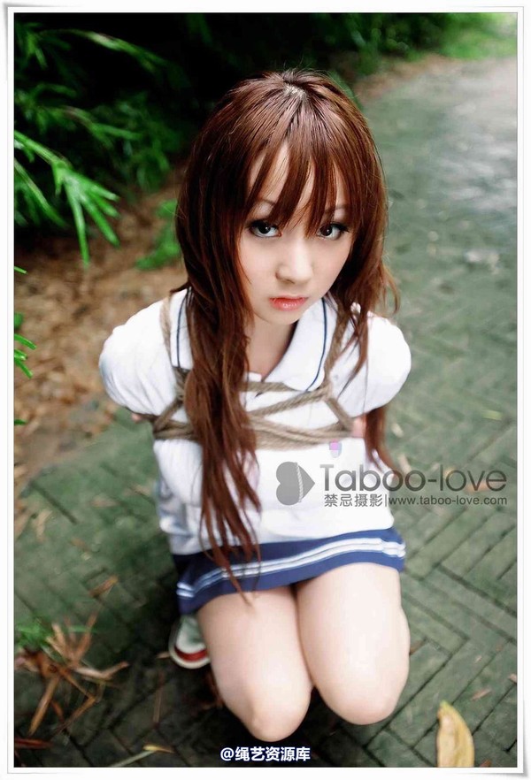 禁忌摄影 - No.012 桃�A �W生妹的警服�o�`秋�[ 第 15 张图片