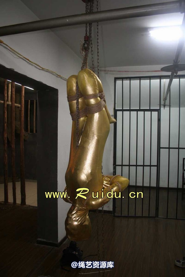 锐度主张 - 20070921第34期 影片胶衣紧缚悬吊图片 第 68 张图片