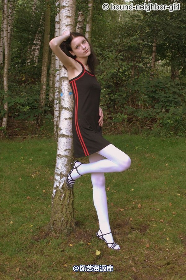 bound-neighbor-girl - Tanja - Tied up in the forest 2 第 21 张图片
