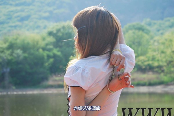 锐度主张 - 湖边苏秦+铐足模特：玲玲 第 49 张图片