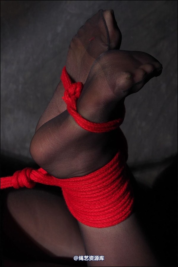 simplytied - Nikki gets hogtied 第 28 张图片