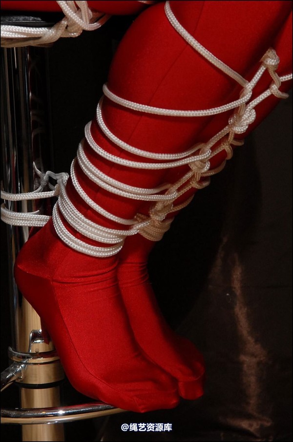 simplytied - Lou in red catsuit 第 26 张图片
