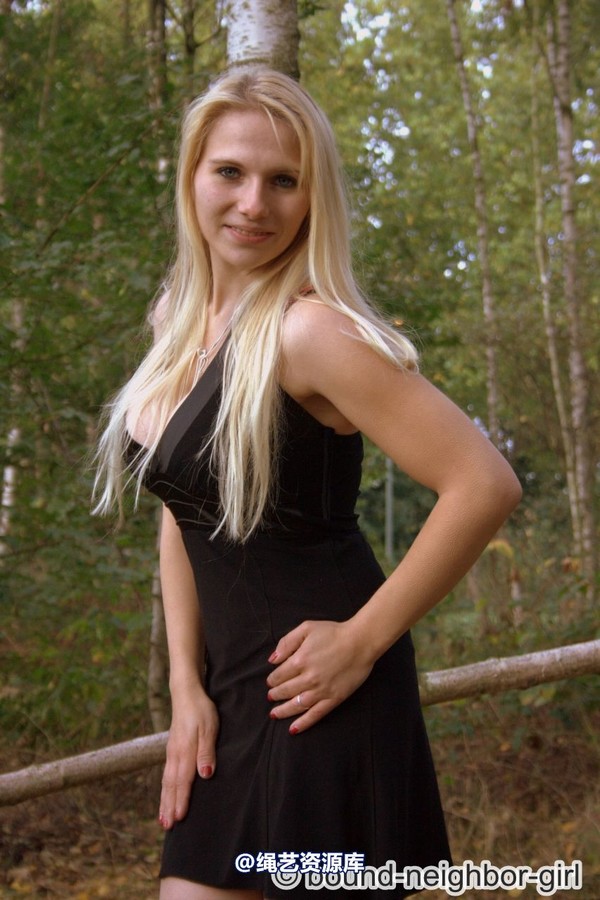 bound-neighbor-girl - Bambi - Surprised in the forest 第 7 张图片