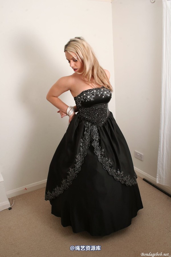 bondagebob - Izzy Ball Gown 第 4 张图片