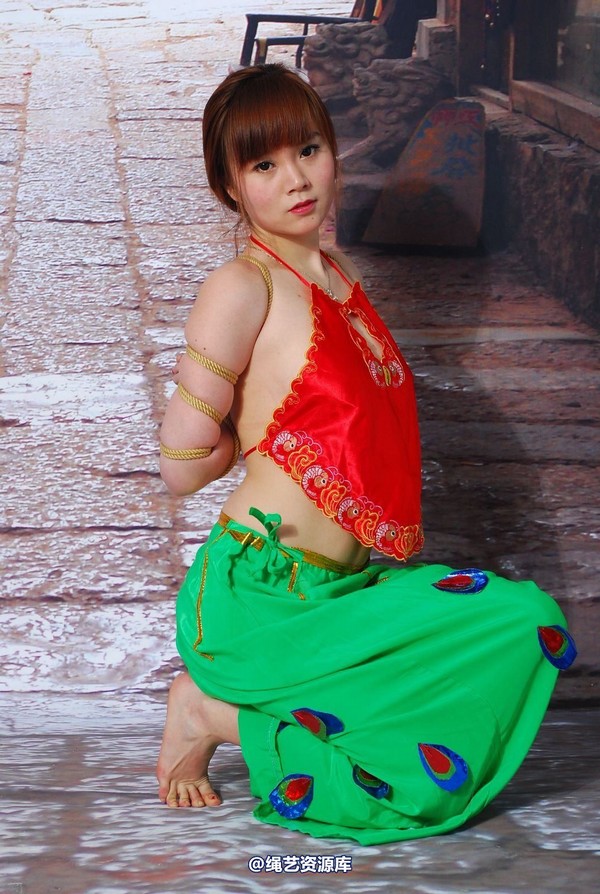 唯美之家 - 新模萌萌红肚兜 第 38 张图片