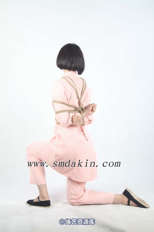 锐度主张 - 粉色护士服花样捆绑模特：碧菡 第 13 张图片
