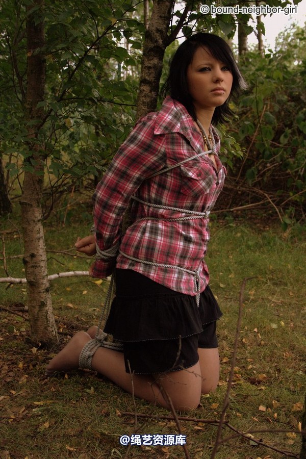 bound-neighbor-girl - Nadine - Adventure in the woods part 2 第 34 张图片