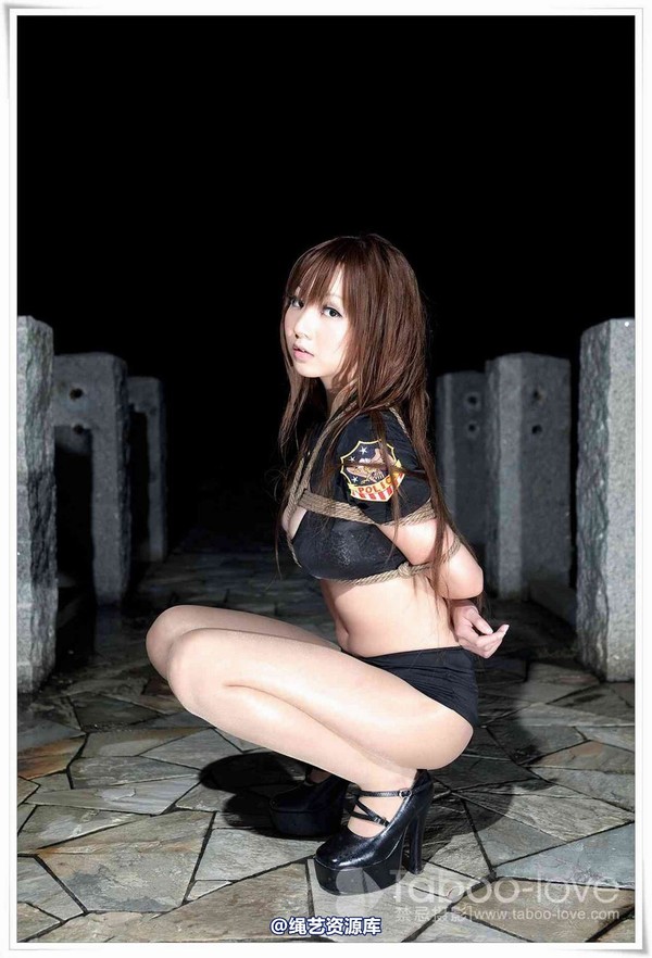 禁忌摄影 - No.012 桃�A �W生妹的警服�o�`秋�[ 第 22 张图片