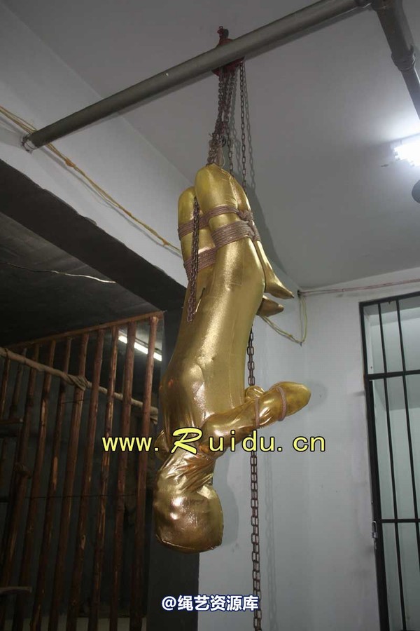 锐度主张 - 20070921第34期 影片胶衣紧缚悬吊图片 第 164 张图片