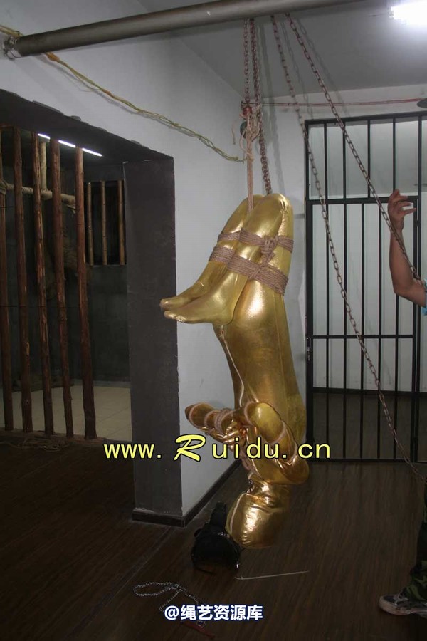 锐度主张 - 20070921第34期 影片胶衣紧缚悬吊图片 第 200 张图片
