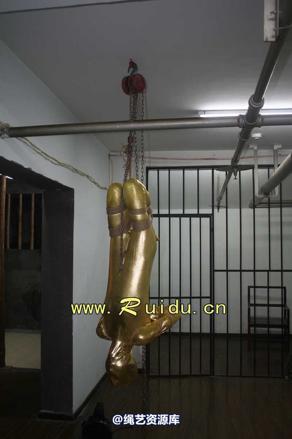 锐度主张 - 20070921第34期 影片胶衣紧缚悬吊图片 第 172 张图片