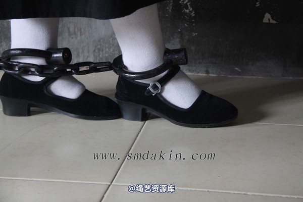 锐度主张 - 黑布鞋白袜镣铐模特：小芳 第 26 张图片
