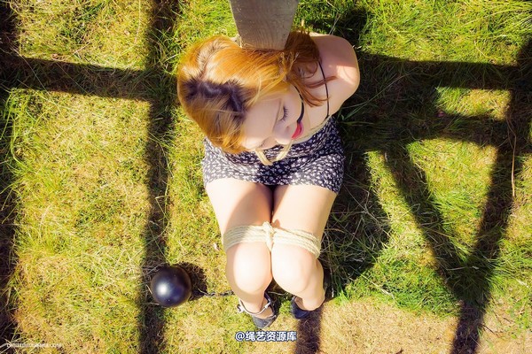 limitedaudience - 2014 bryony fuller out in the grass 第 8 张图片