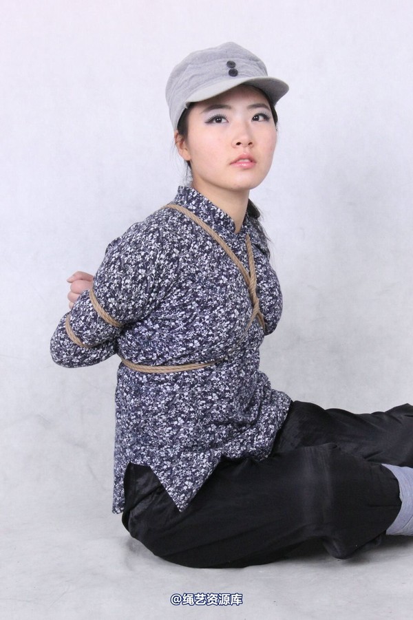 胜景山庄 - 228-女游击队被绑 第 46 张图片