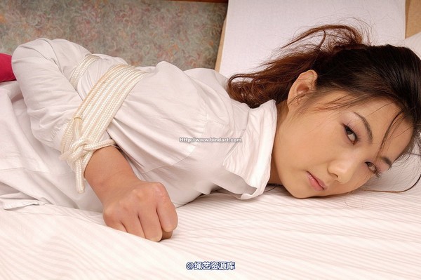 丽柜美束 - 2005-10-30 第 24 张图片