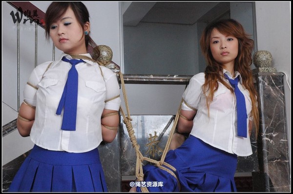 唯美之家 - 2008-09-24制服群绑 第 36 张图片