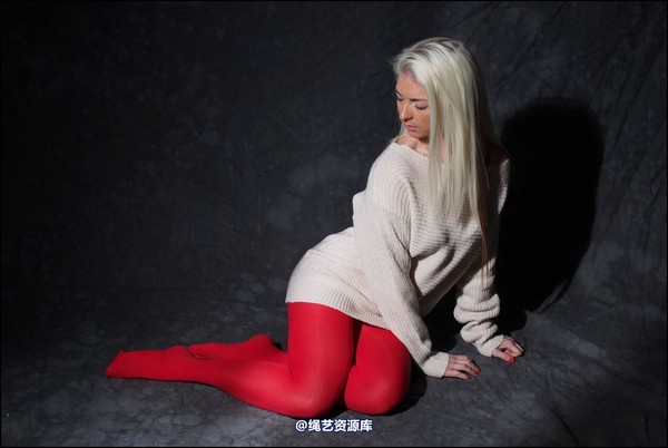 simplytied - Blonde in red tights 第 2 张图片