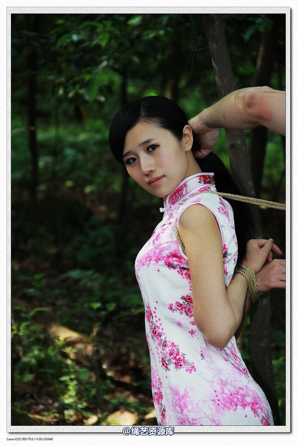 神艺缘 - 293-树林里的旗袍少女 第 34 张图片