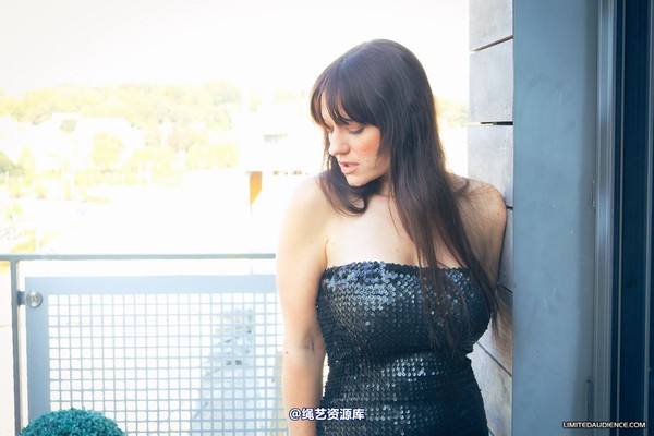 limitedaudience - 2012 sapphire handcuffed on balcony 2 第 22 张图片