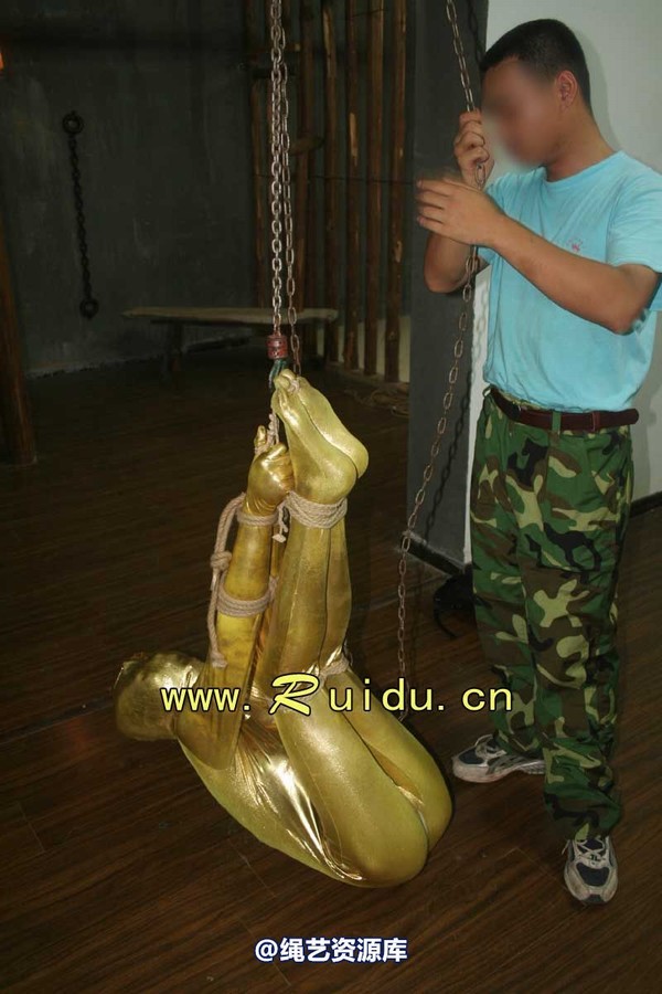 锐度主张 - 20070928第35期 影片胶衣紧缚悬吊图片 第 115 张图片
