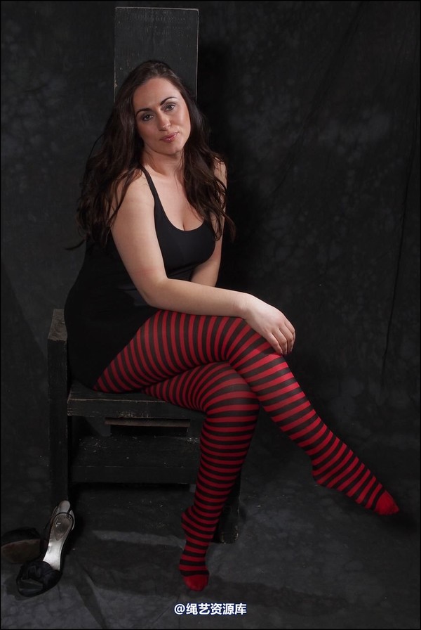 simplytied - Red and Black tights tied 第 3 张图片