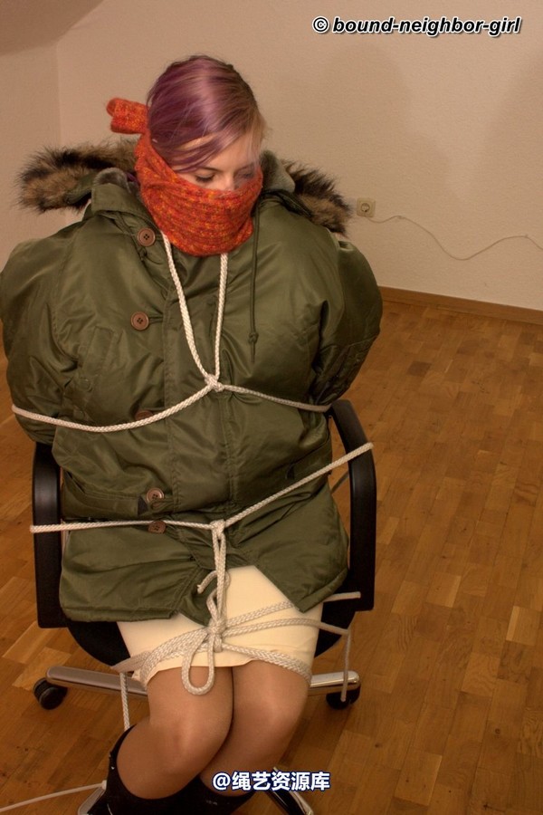 bound-neighbor-girl - Zora - Tied up at the office 第 18 张图片