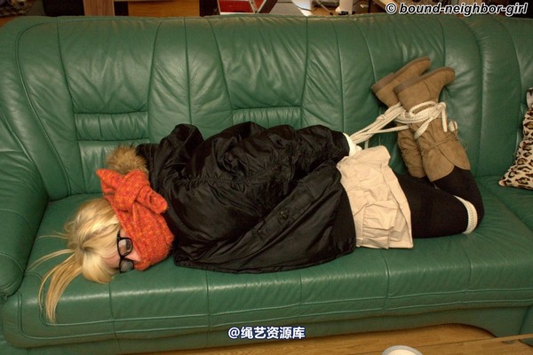 bound-neighbor-girl - Marenka - In winter jacket tied 1 第 27 张图片
