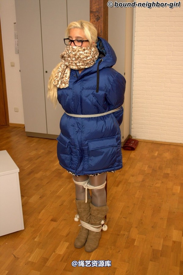 bound-neighbor-girl - Marenka - In winter jacket tied 2 第 27 张图片