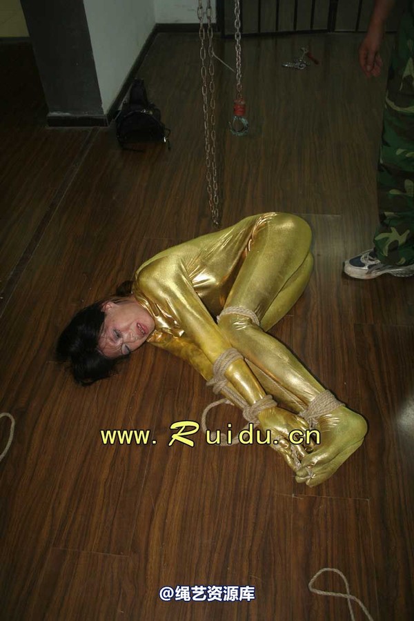 锐度主张 - 20070928第35期 影片胶衣紧缚悬吊图片 第 145 张图片