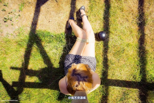 limitedaudience - 2014 bryony fuller out in the grass 第 9 张图片