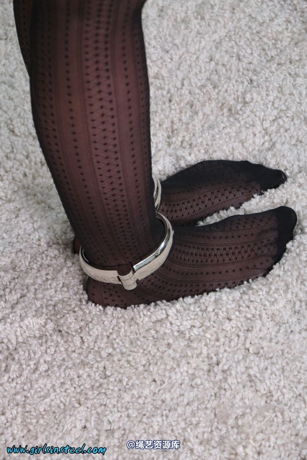 girlsinsteel - Irish 8 hand and footcuffs 第 54 张图片